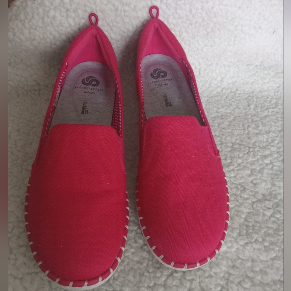 NWOT | Beautiful | Cloudsteppers by Clarks | Step Glow Slip | Womens | Size: 9M